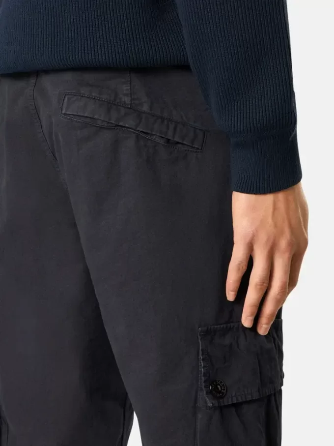 Schmal geschnittene Cargohose mit Reißverschlusstaschen