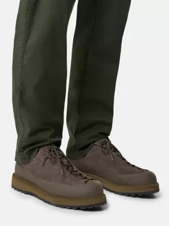 Schnürsneaker mit Gummirand und Profilsohle
