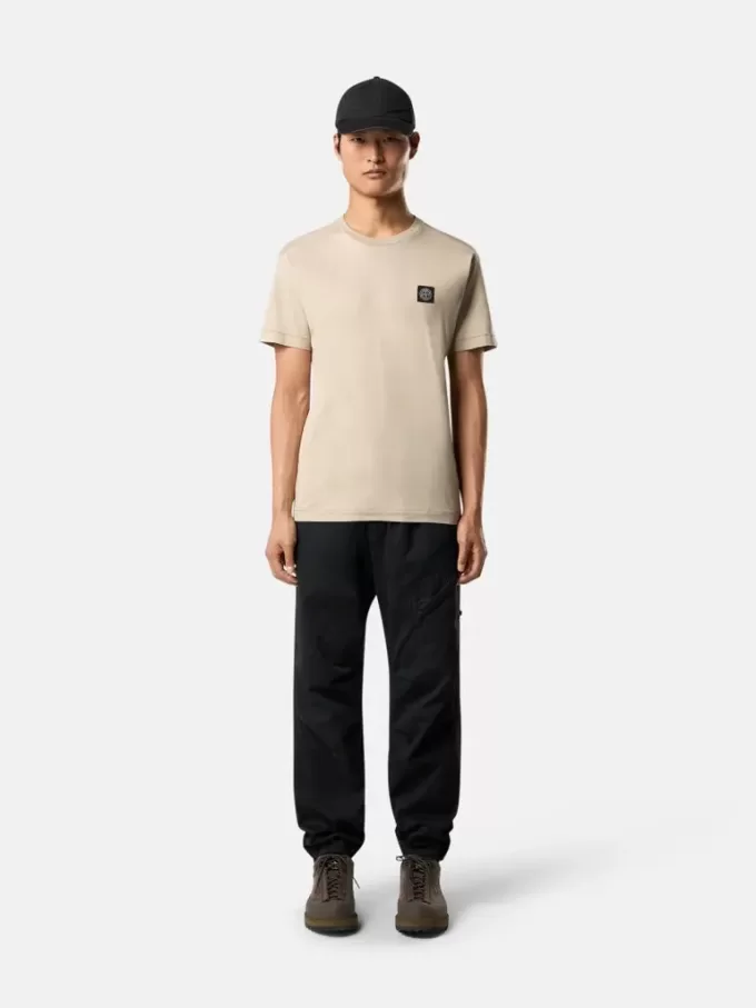 Slim-Fit-T-Shirt mit kurzen Ärmeln und Kompass-Aufnäher
