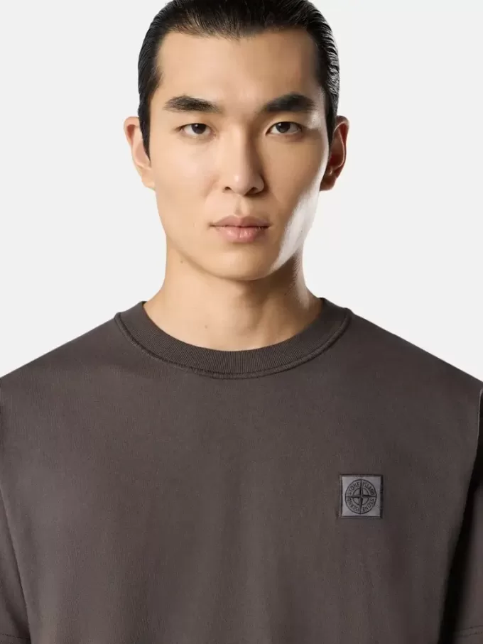 Slim-Fit-T-Shirt mit kurzen Ärmeln und Kompass-Aufnäher