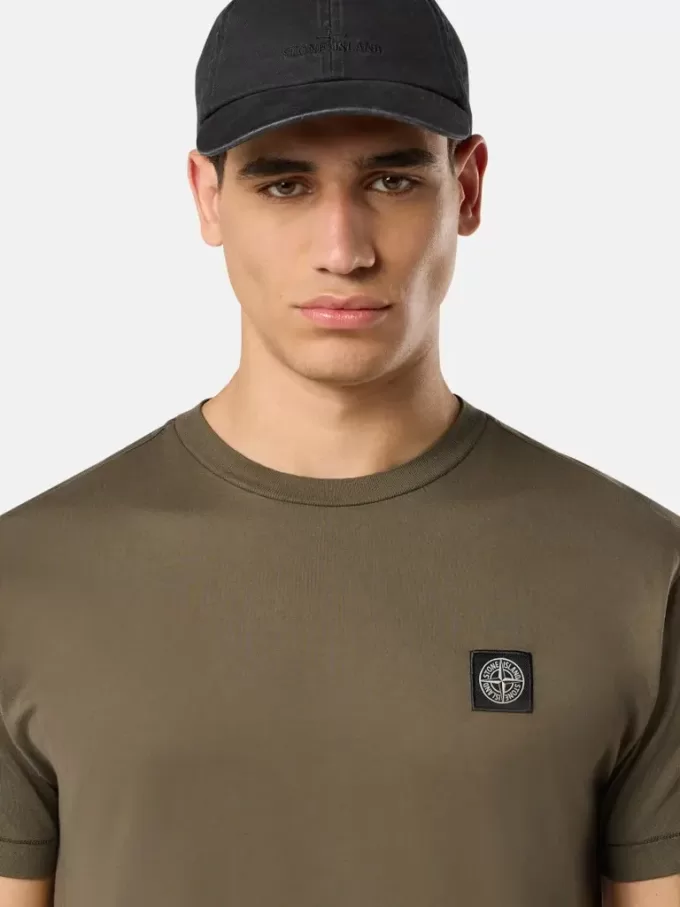 Slim-Fit-T-Shirt mit kurzen Ärmeln und Kompass-Aufnäher Slim-Fit-T-Shirt mit kurzen Ärmeln und Kompass-Aufnäher