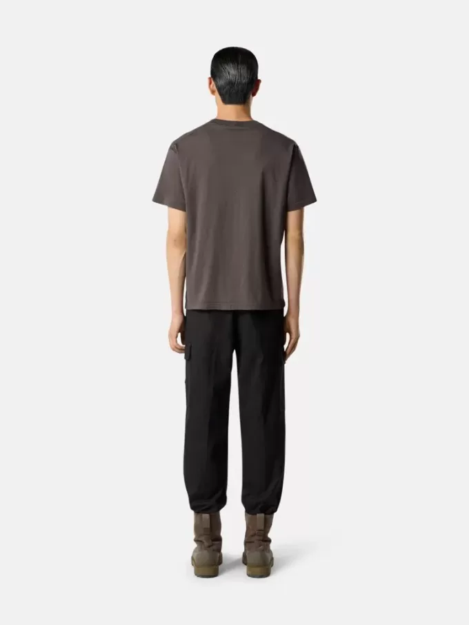 Slim-Fit-T-Shirt mit kurzen Ärmeln und Kompass-Aufnäher