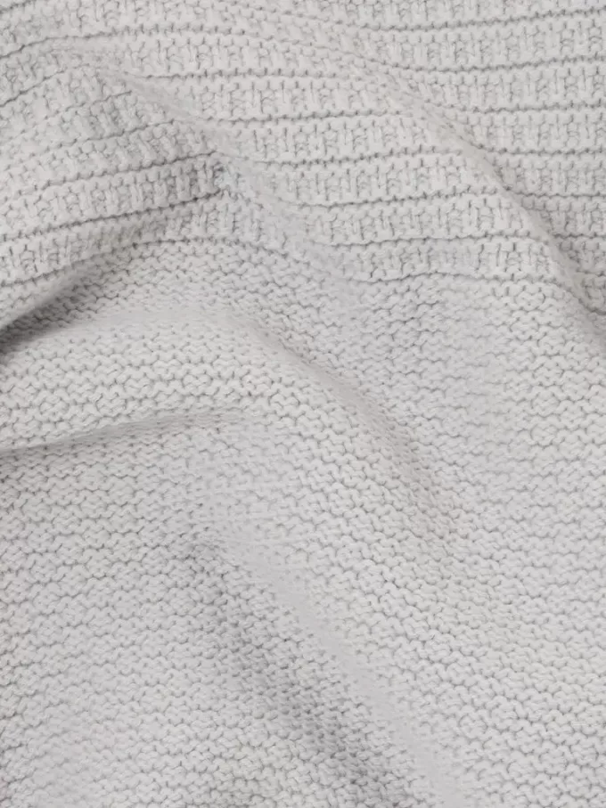 Strickpullover mit hohem Kragen und breiten Rippbündchen