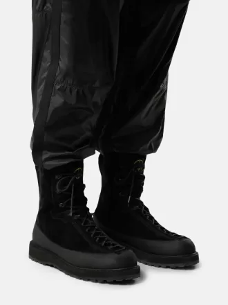 Wanderstiefel mit doppelter Schnürung und Profilsohle